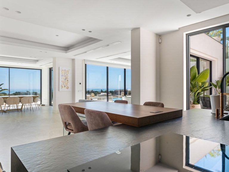 Villa for Sale in Marbella, Malaga 18