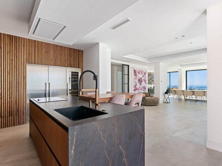 Villa for Sale in Marbella, Malaga 8