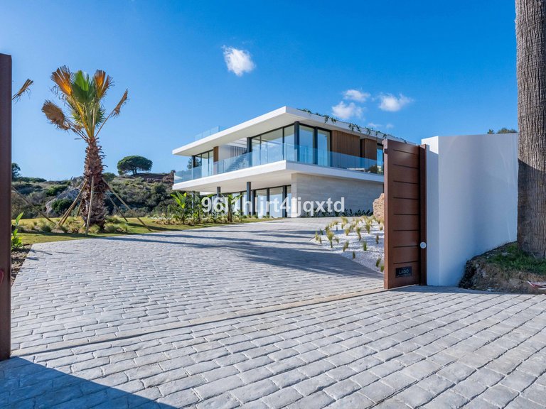 Villa for Sale in Sotogrande, Cadiz 1