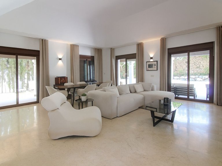 Villa for Sale in El Paraiso, Malaga 12