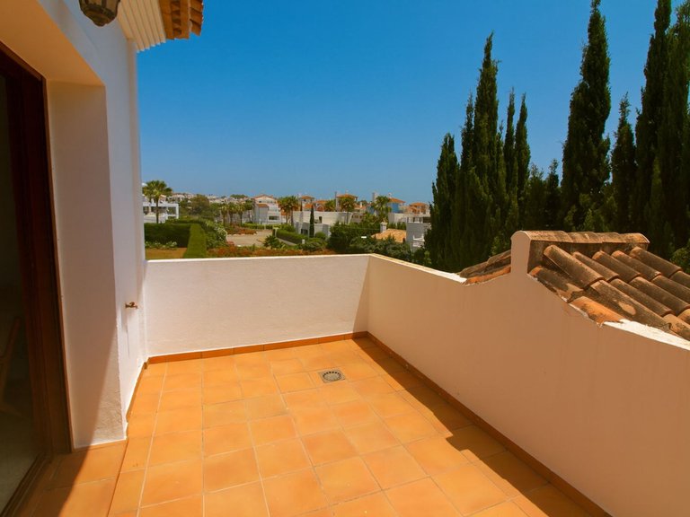 Villa for Sale in El Paraiso, Malaga 14