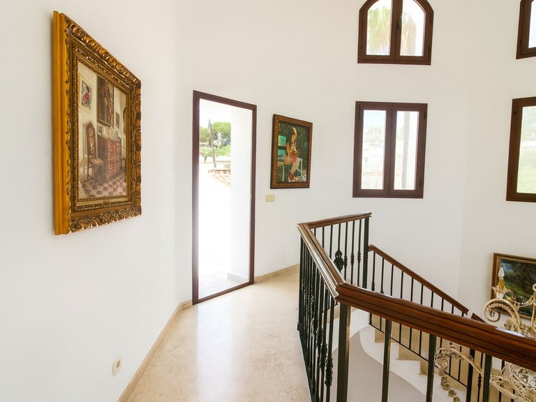 Villa for Sale in El Paraiso, Malaga 15