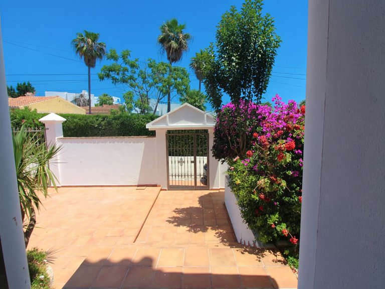 Villa for Sale in El Paraiso, Malaga 16