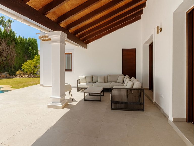 Villa for Sale in El Paraiso, Malaga 2