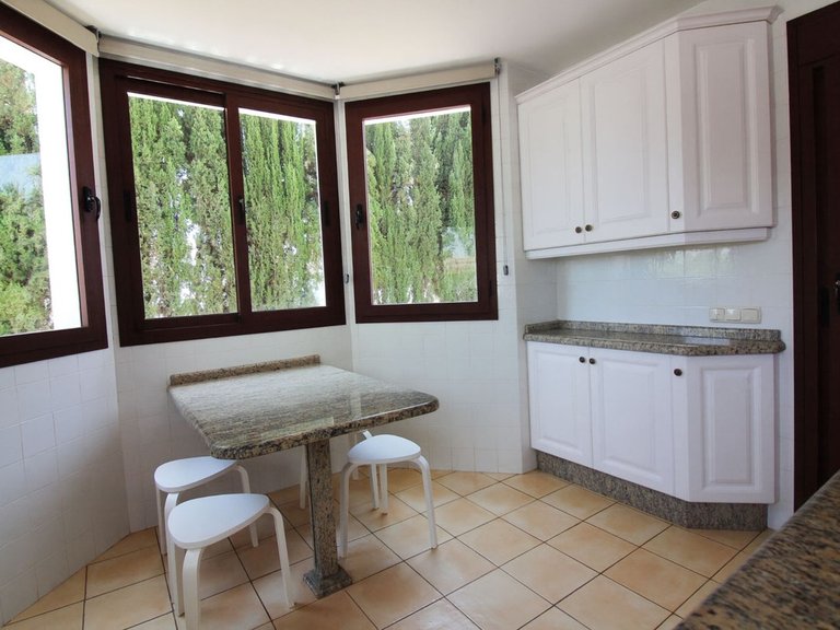 Villa for Sale in El Paraiso, Malaga 20