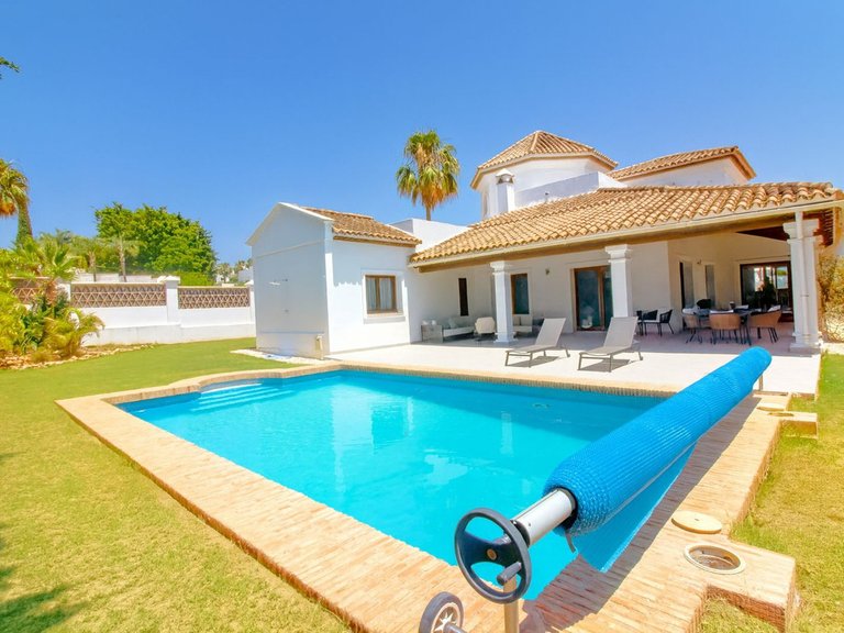 Villa for Sale in El Paraiso, Malaga 25