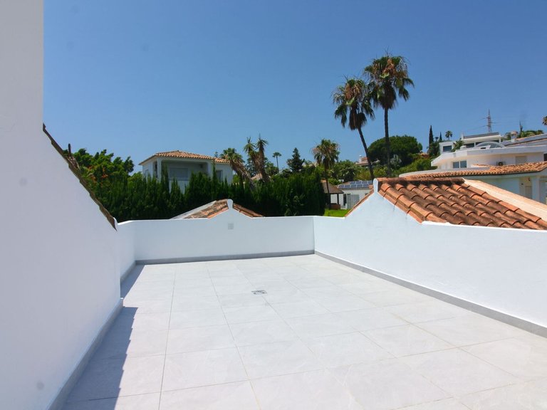 Villa for Sale in El Paraiso, Malaga 7