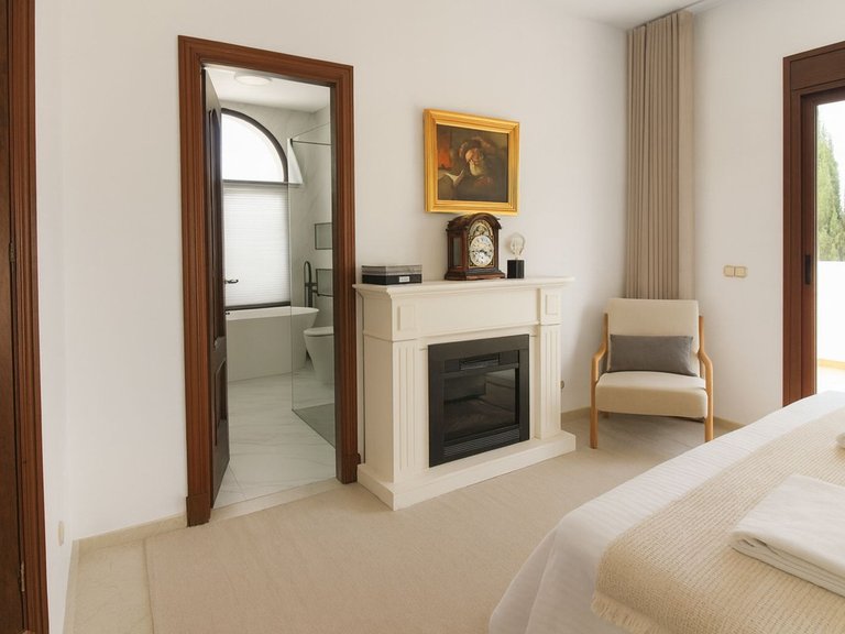 Villa for Sale in El Paraiso, Malaga 8