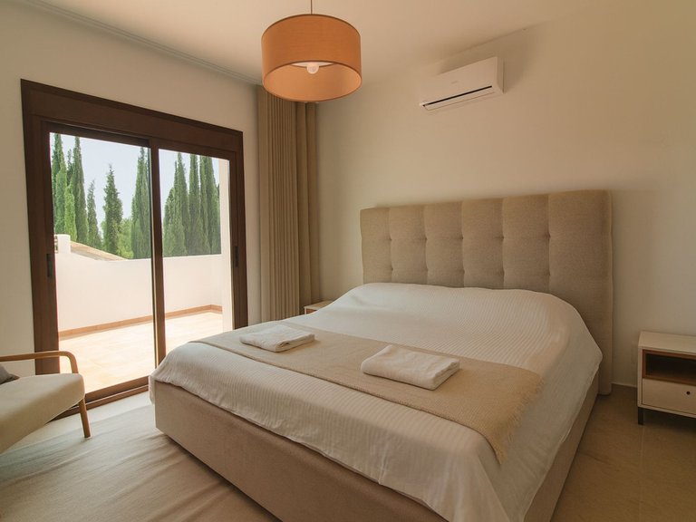 Villa for Sale in El Paraiso, Malaga 9