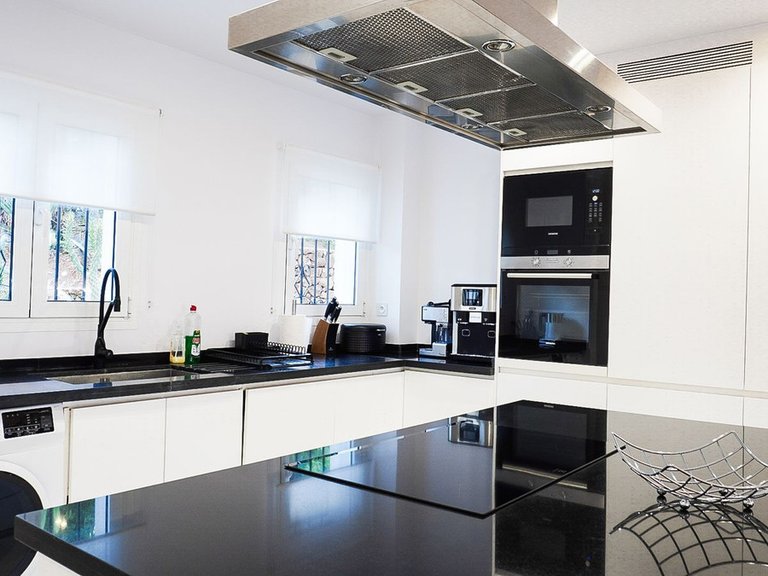 Apartment for Sale in Nueva Andalucía, Malaga 18
