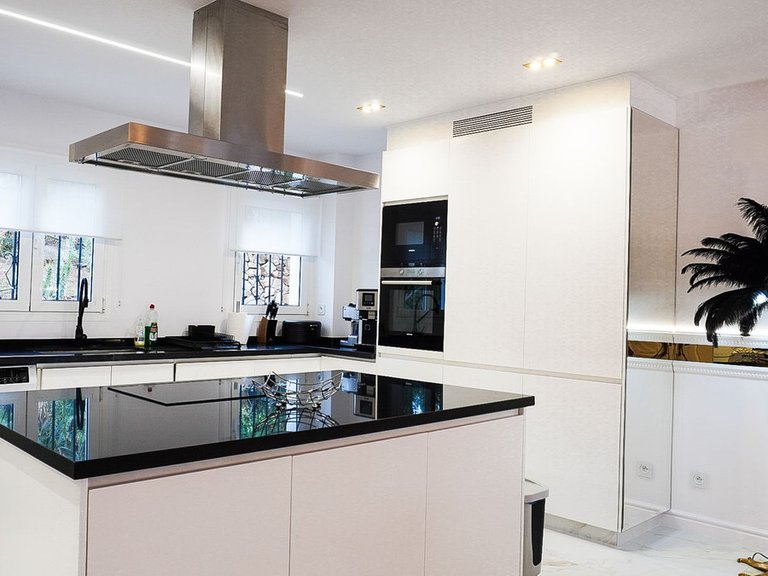 Apartment for Sale in Nueva Andalucía, Malaga 3
