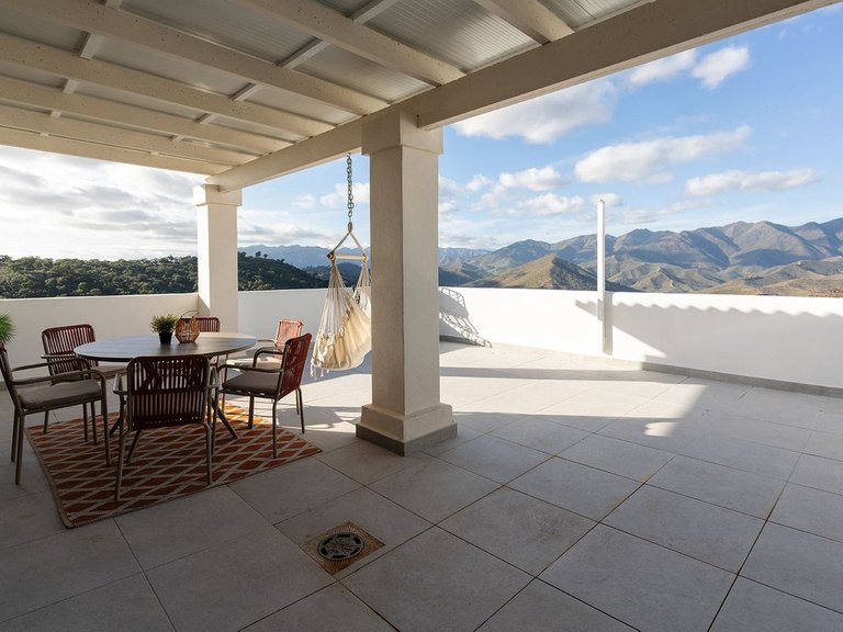 Villa for Sale in La Mairena, Malaga 1