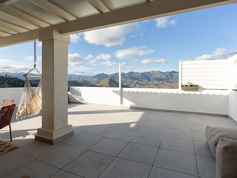Villa for Sale in La Mairena, Malaga 2