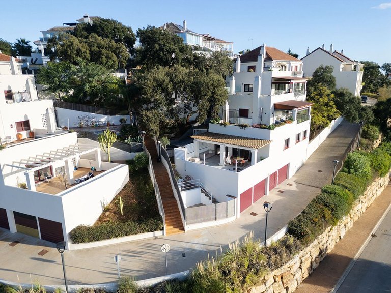 Villa for Sale in La Mairena, Malaga 3