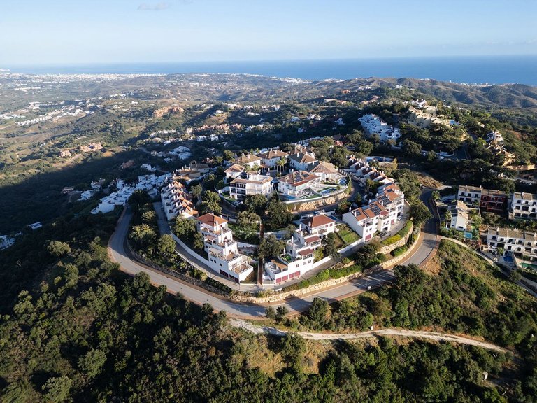Villa for Sale in La Mairena, Malaga 35