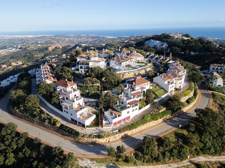 Villa for Sale in La Mairena, Malaga 47