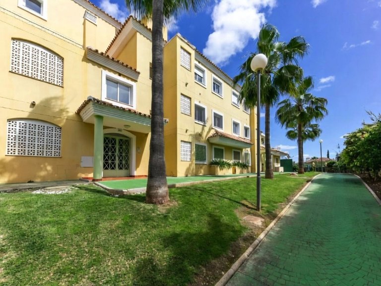 Apartment for Sale in Las Brisas, Malaga 10
