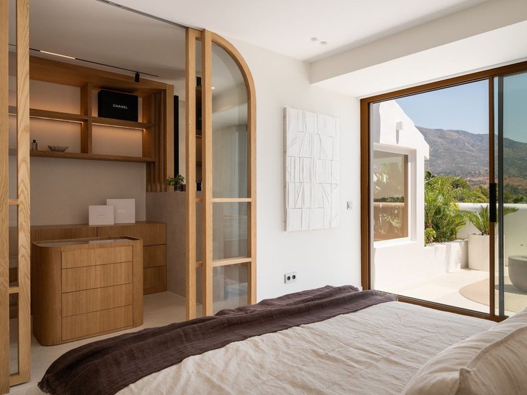 Villa for Sale in Nueva Andalucía, Malaga 16