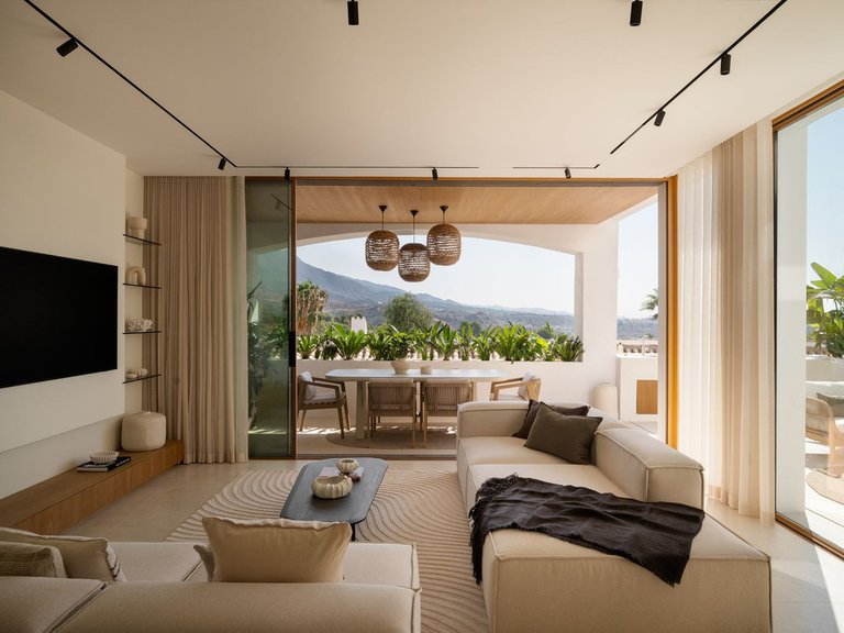 Villa for Sale in Nueva Andalucía, Malaga 2