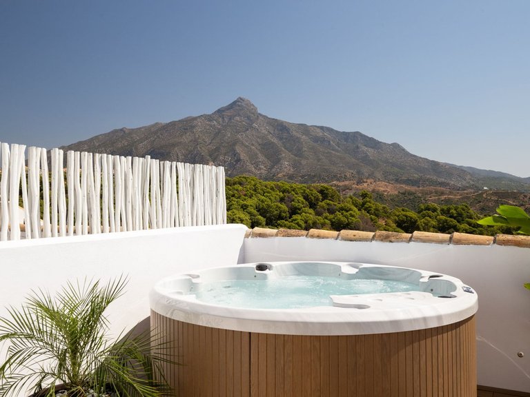 Villa for Sale in Nueva Andalucía, Malaga 36