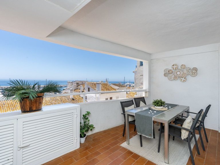 Apartment for Sale in Puerto Banús, Malaga 1