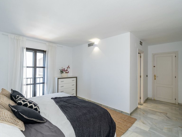 Apartment for Sale in Puerto Banús, Malaga 13