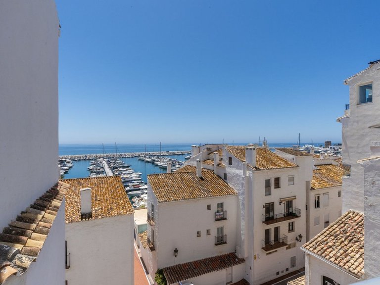 Apartment for Sale in Puerto Banús, Malaga 21