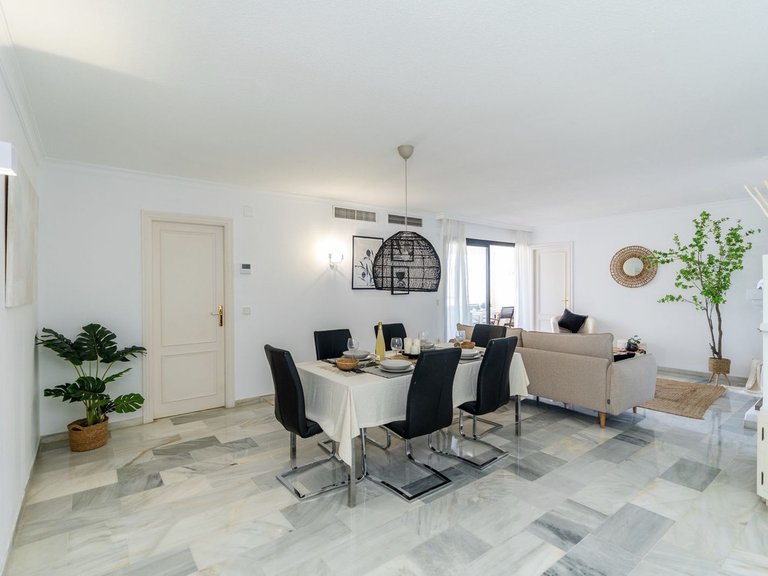 Apartment for Sale in Puerto Banús, Malaga 24