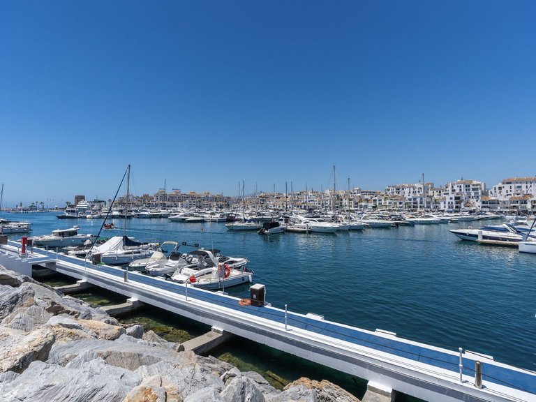 Apartment for Sale in Puerto Banús, Malaga 29
