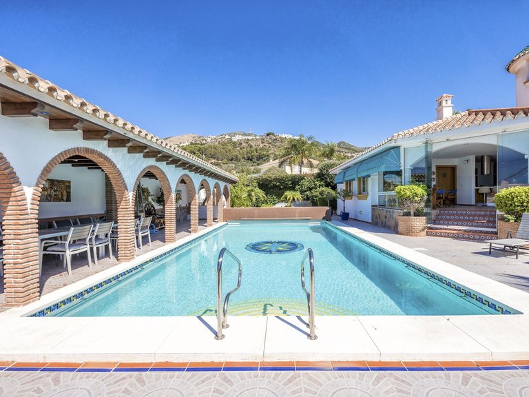 Villa for Sale in Benalmadena Costa, Malaga 1