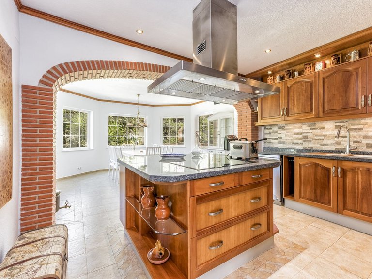 Villa for Sale in Benalmadena Costa, Malaga 16