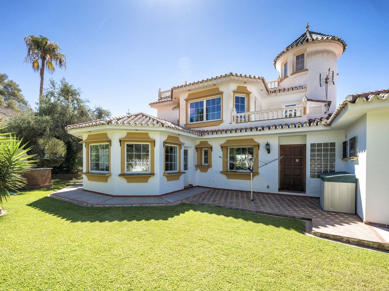 Villa for Sale in Benalmadena Costa, Malaga 4