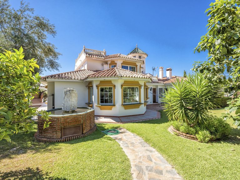 Villa for Sale in Benalmadena Costa, Malaga 6