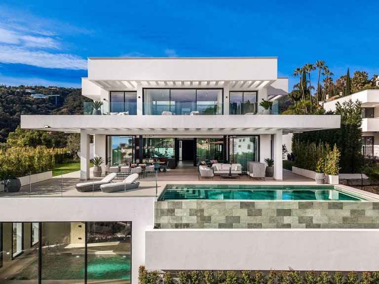 Villa for Sale in Costa del Sol El Madroñal, Malaga 1