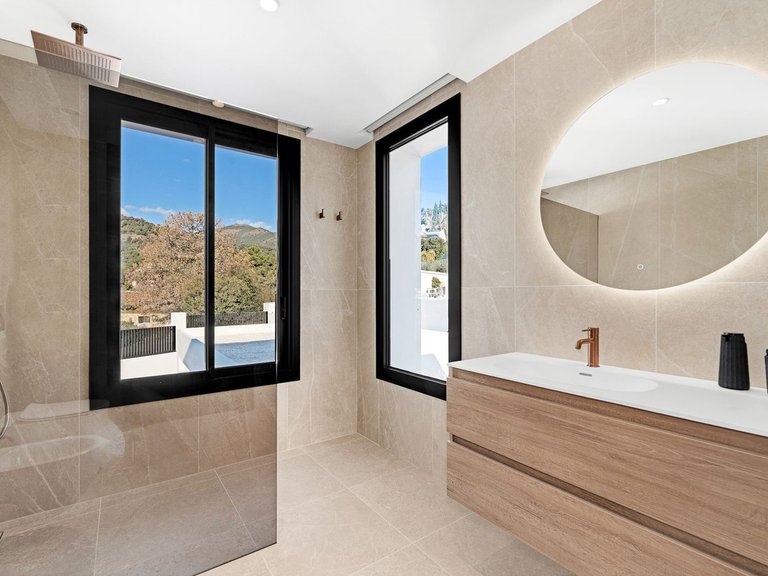 Villa for Sale in Costa del Sol El Madroñal, Malaga 14