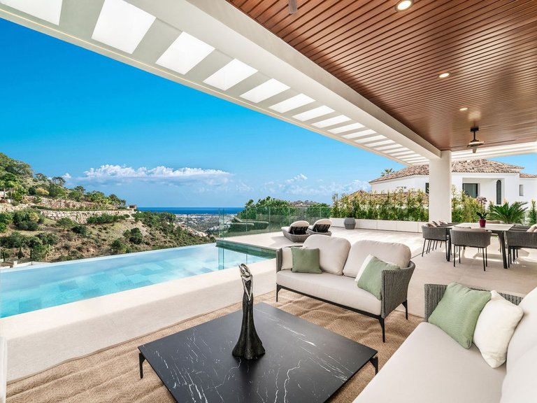Villa for Sale in Costa del Sol El Madroñal, Malaga 3