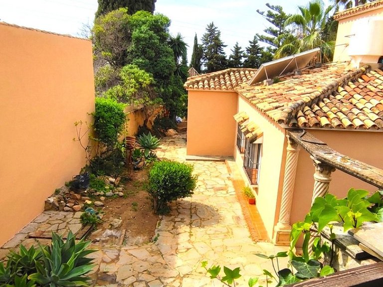 Villa for Sale in Río Real, Malaga 2