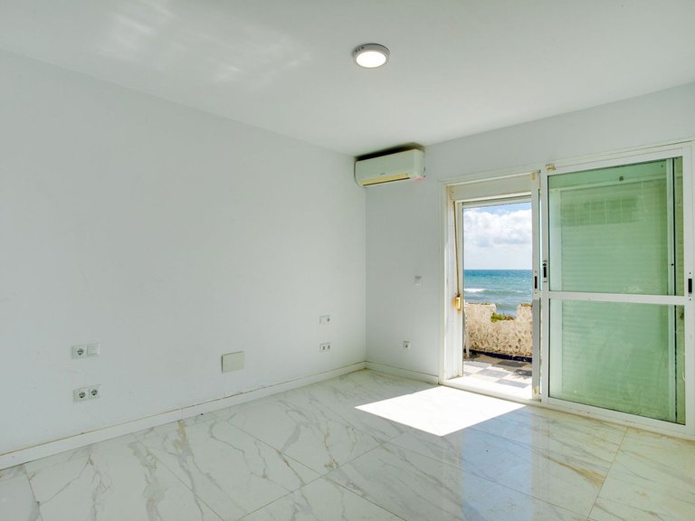 Villa for Sale in Estepona, Malaga 11