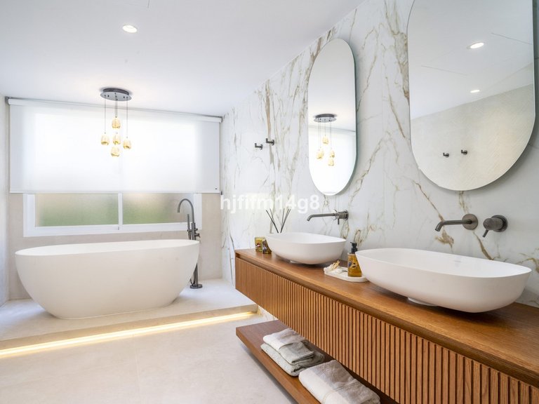 Apartment for Sale in Nueva Andalucía, Malaga 11