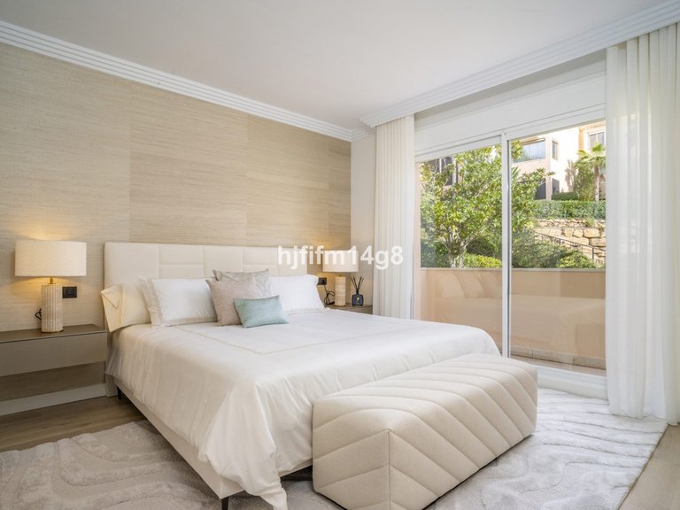 Apartment for Sale in Nueva Andalucía, Malaga 19