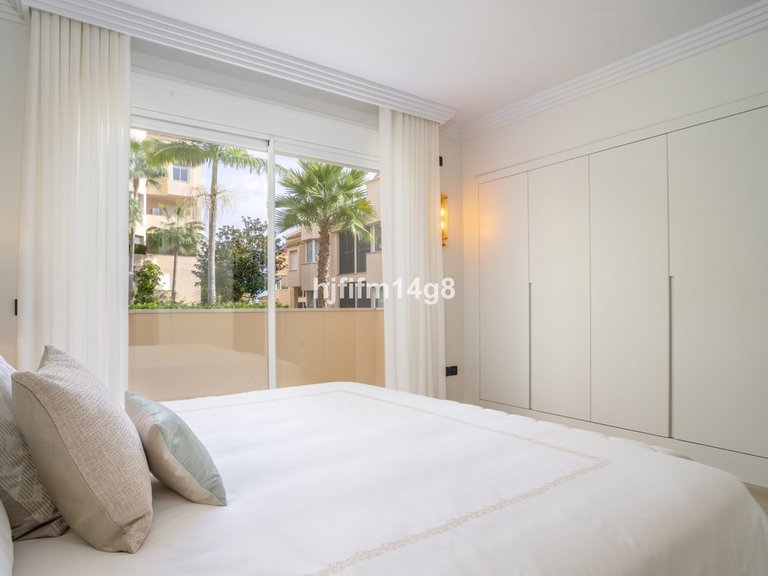 Apartment for Sale in Nueva Andalucía, Malaga 21