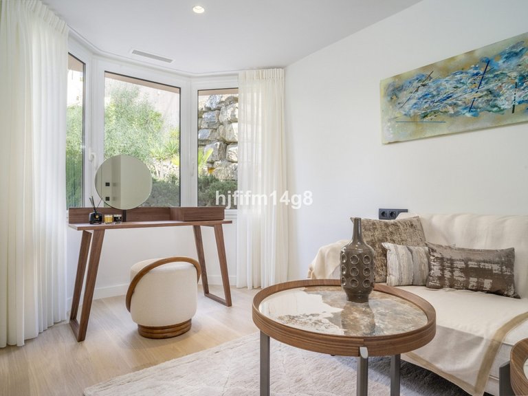 Apartment for Sale in Nueva Andalucía, Malaga 24