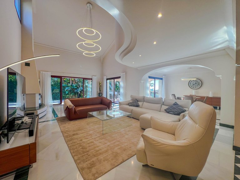 Villa for Sale in Los Flamingos, Malaga 1