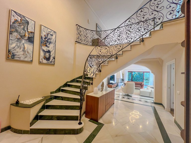 Villa for Sale in Los Flamingos, Malaga 10