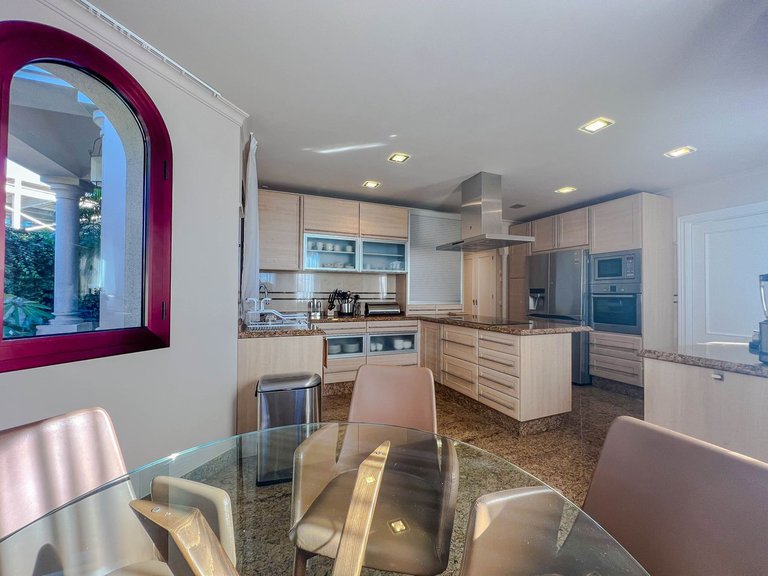 Villa for Sale in Los Flamingos, Malaga 11