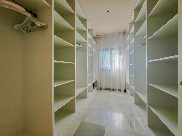 Villa for Sale in Los Flamingos, Malaga 21