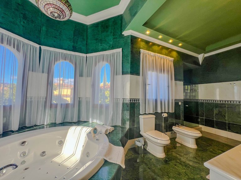Villa for Sale in Los Flamingos, Malaga 23