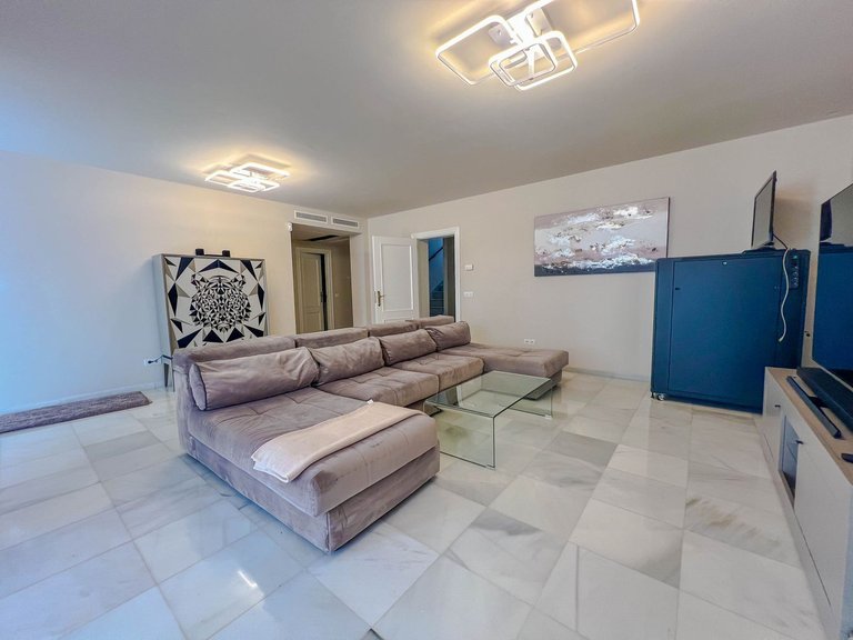 Villa for Sale in Los Flamingos, Malaga 25