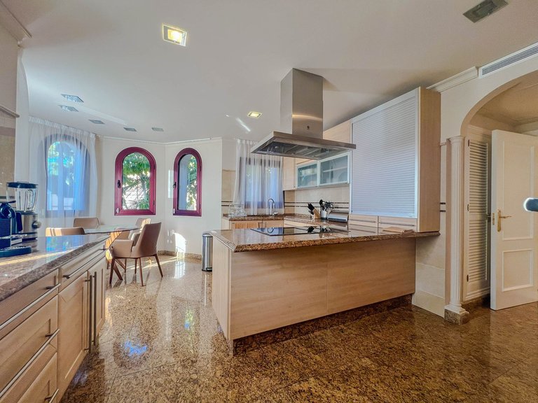Villa for Sale in Los Flamingos, Malaga 35