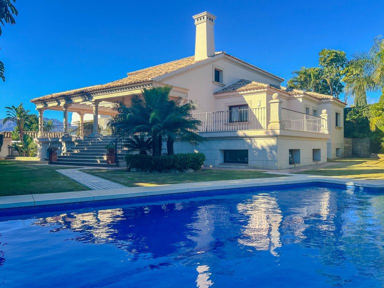 Villa for Sale in Los Flamingos, Malaga 36